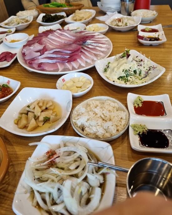 모슬포항 수눌음 방어회 세트